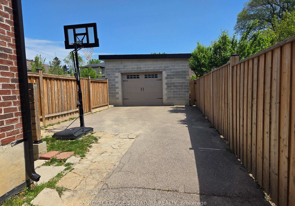 33-ingleside-drive-toronto-york-ontario-w13778936
