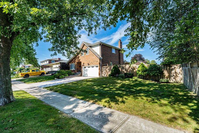 671-louis-drive-mississauga-ontario-w13779572