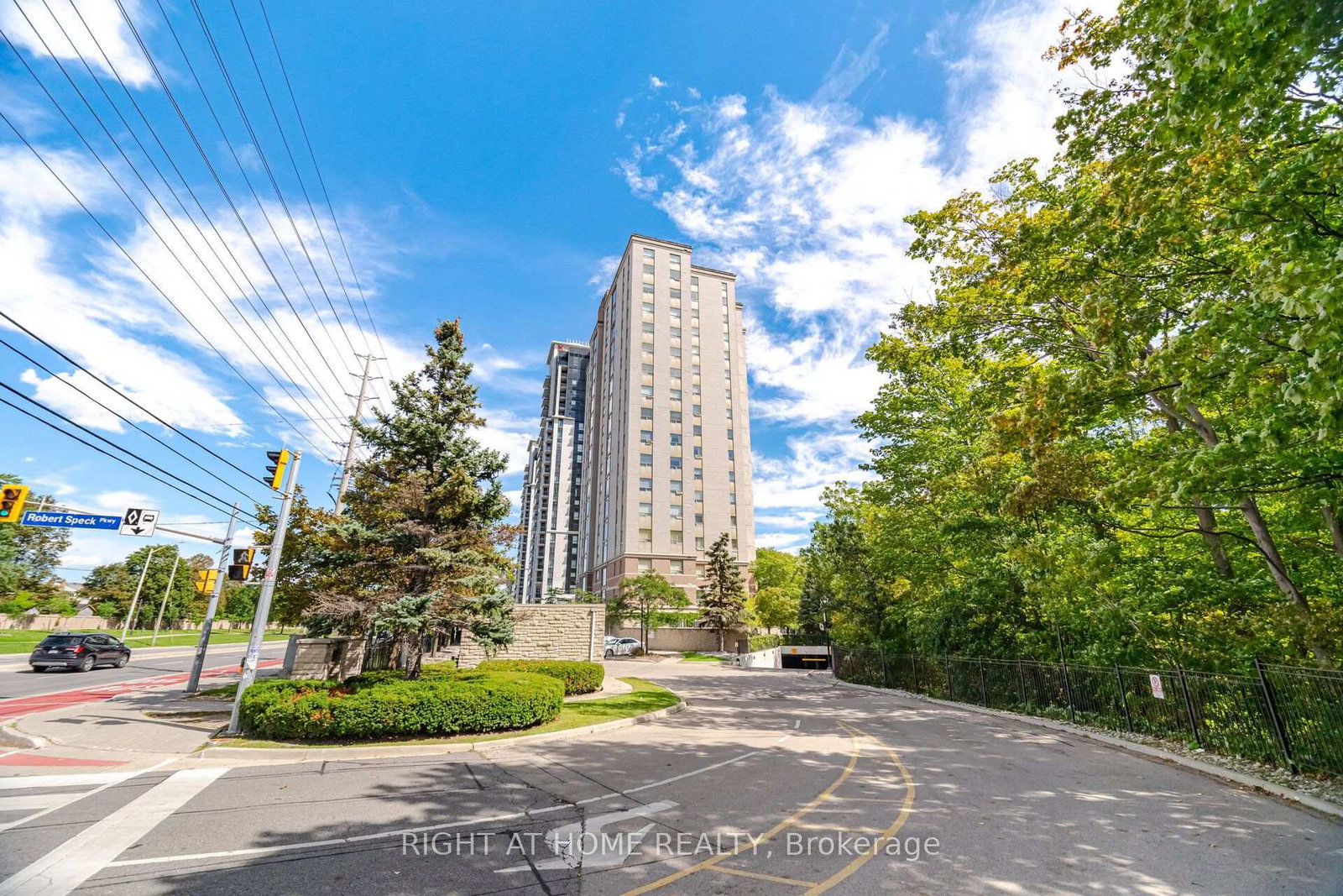 200-burnhamthorpe-road-e-mississauga-ontario-w13781024