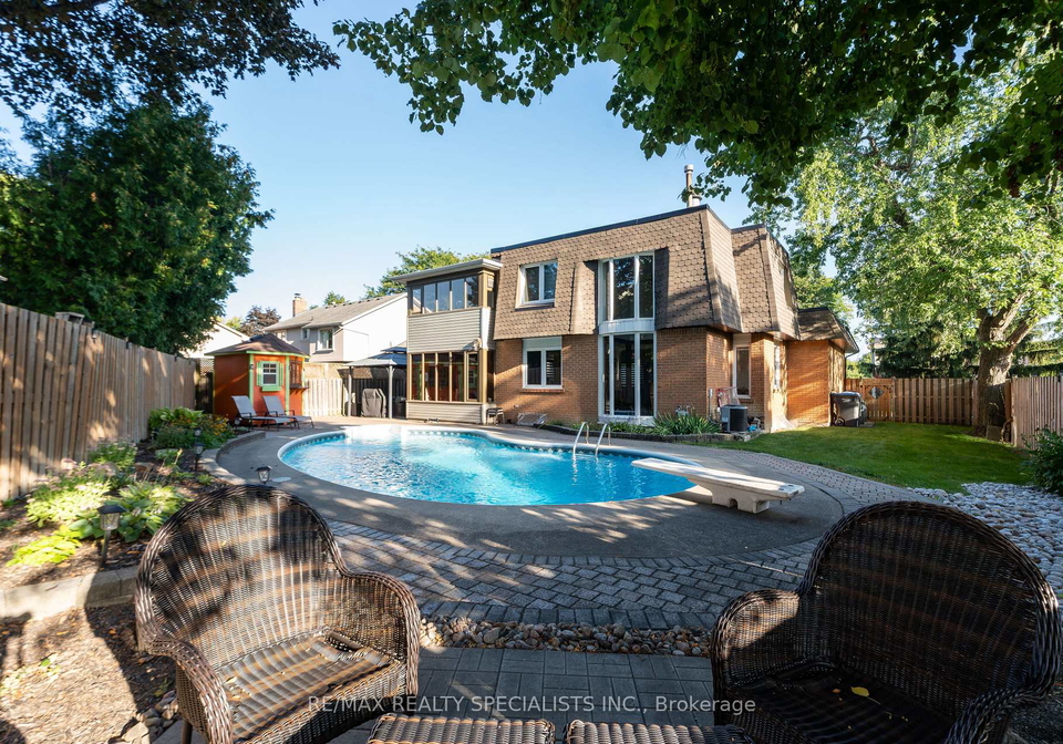 39-parkside-drive-brampton-ontario-w13781358