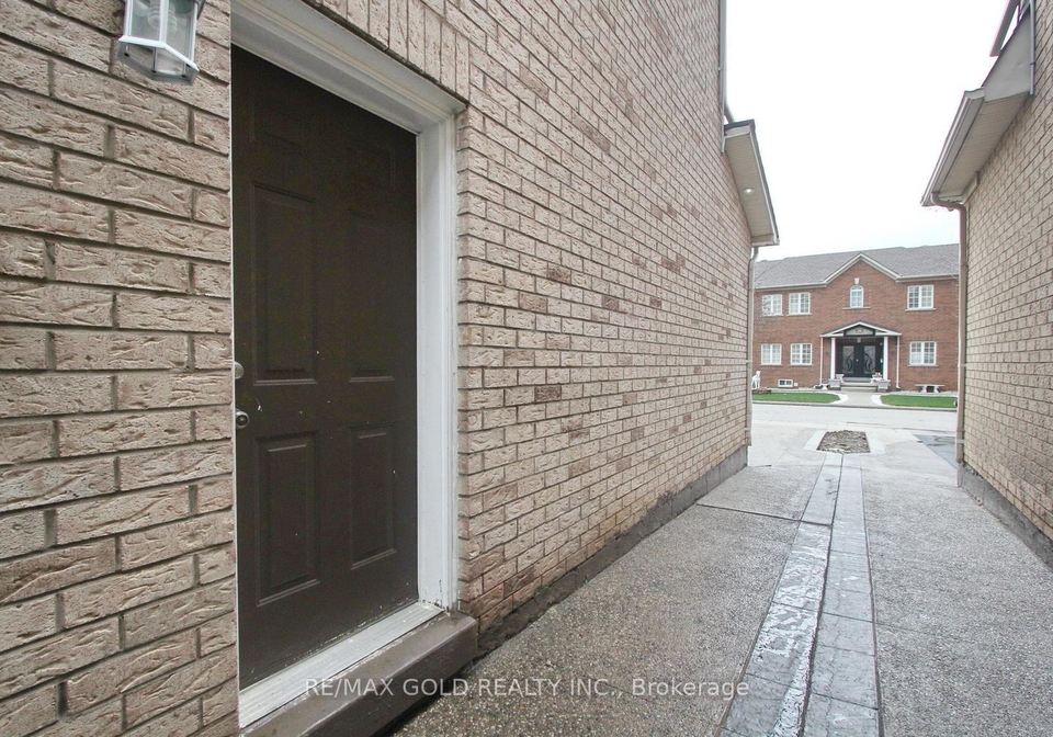 15-youngestar-trail-brampton-ontario-w13781416