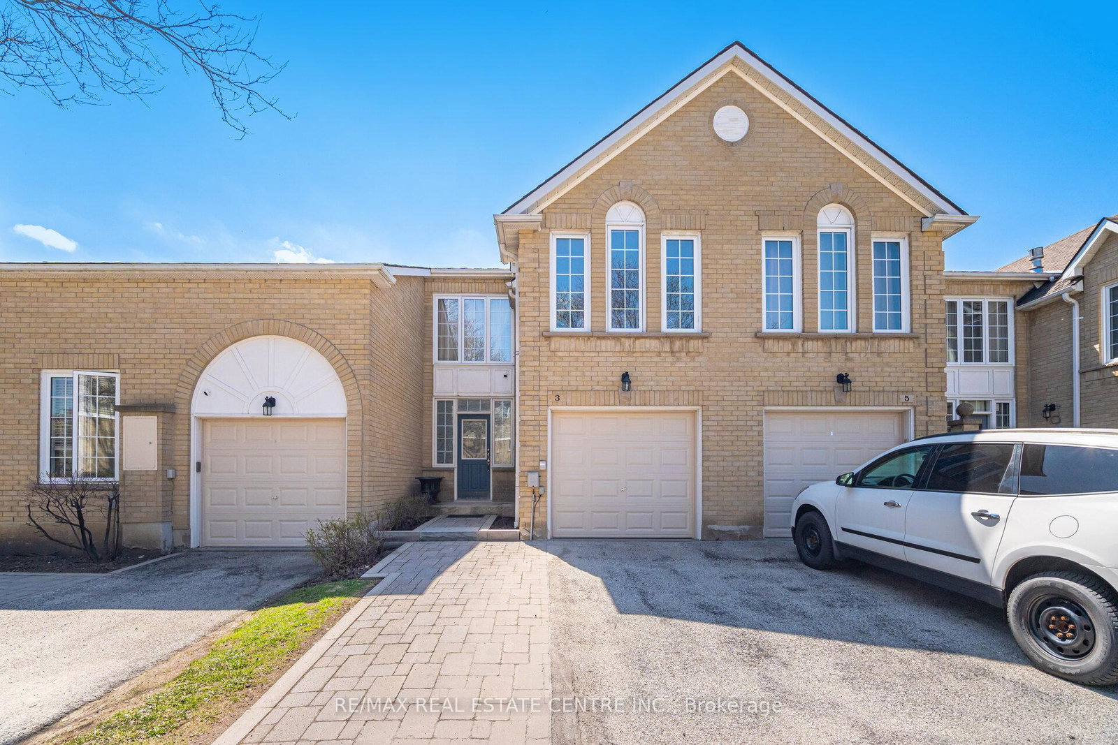 3-hartnell-square-brampton-ontario-w13781648