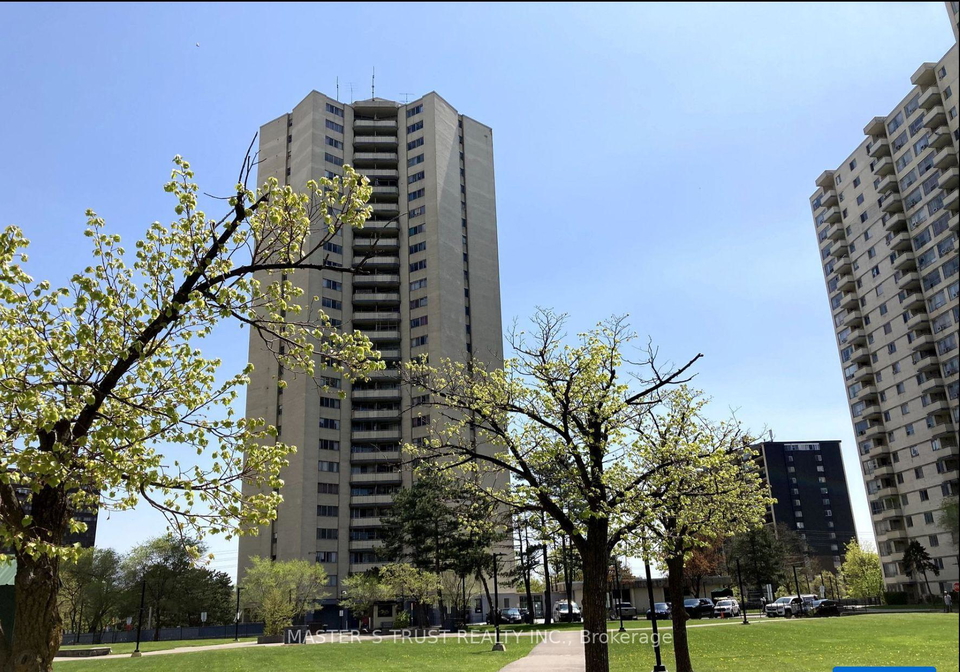 330-dixon-road-e-toronto-etobicoke-ontario-w13782318