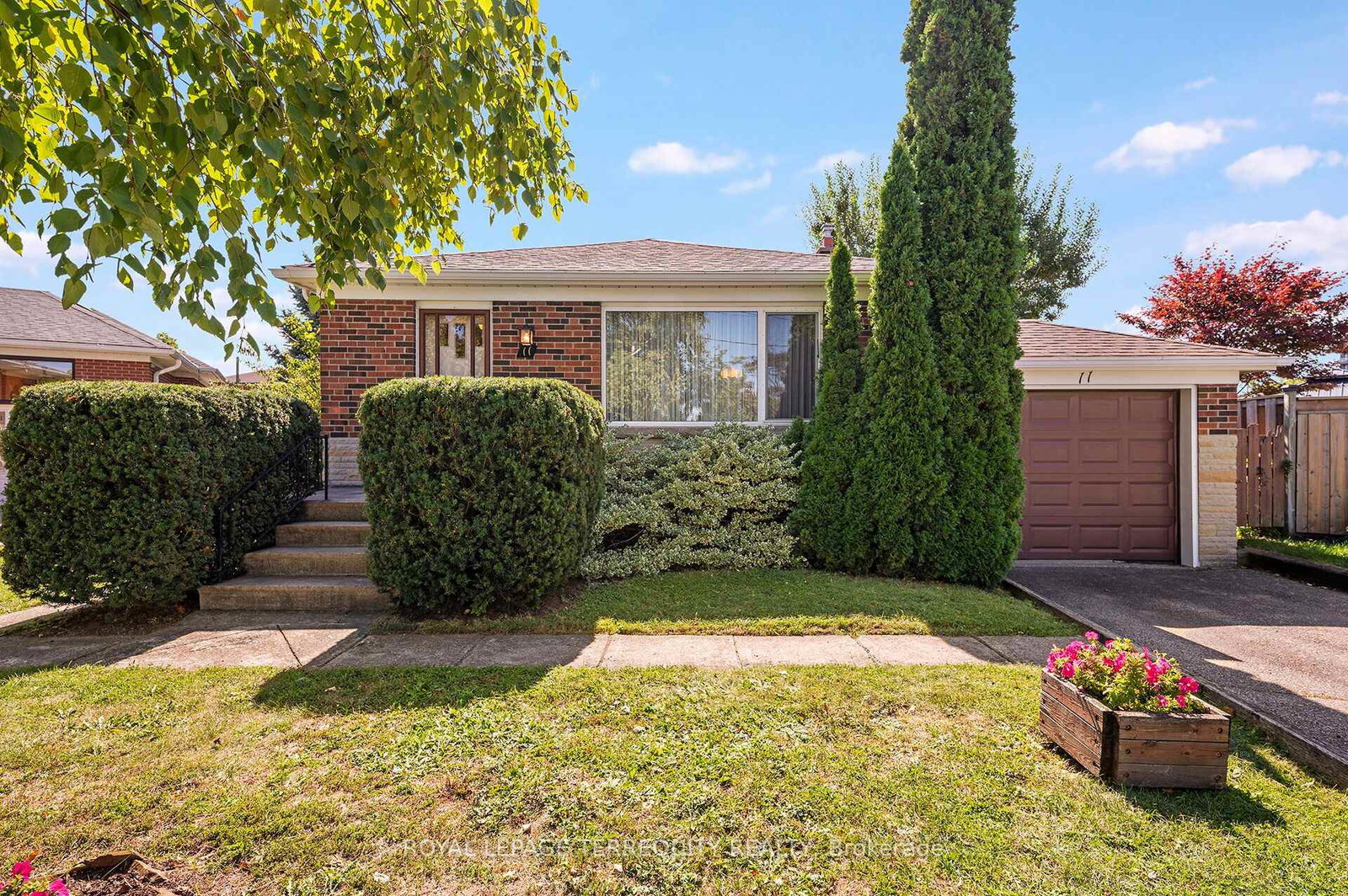 11-picton-crescent-toronto-york-ontario-w13783812
