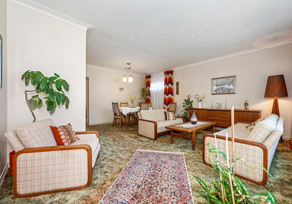 11-picton-crescent-toronto-york-ontario-w13783812