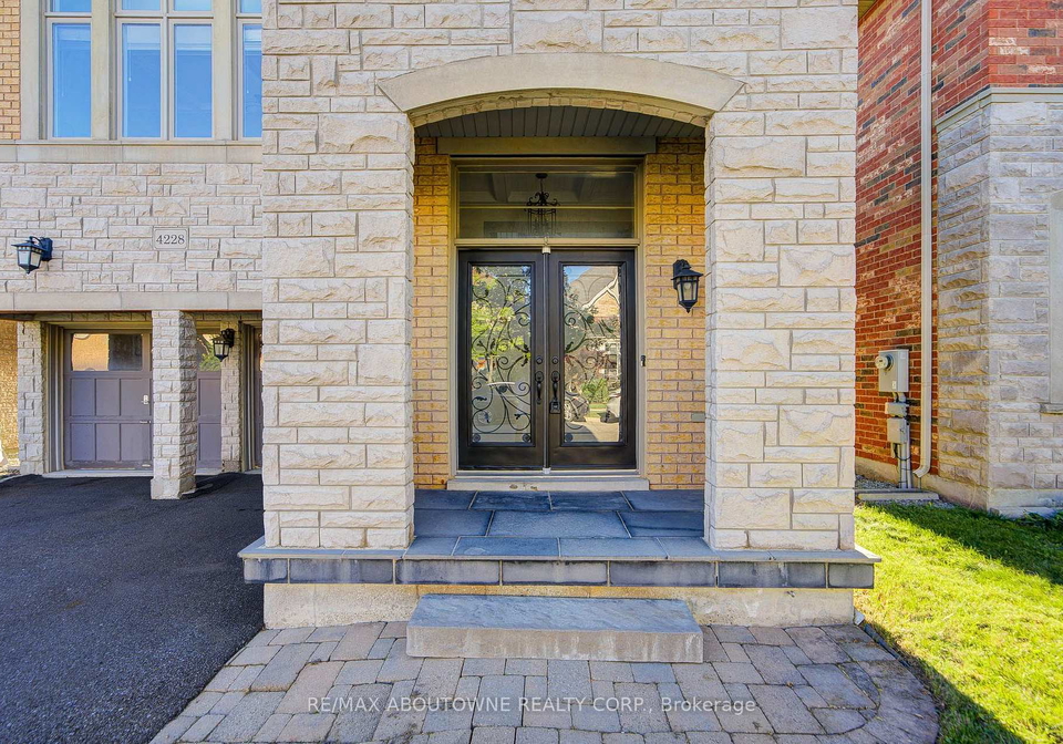 4228-fuller-crescent-burlington-ontario-w13785866