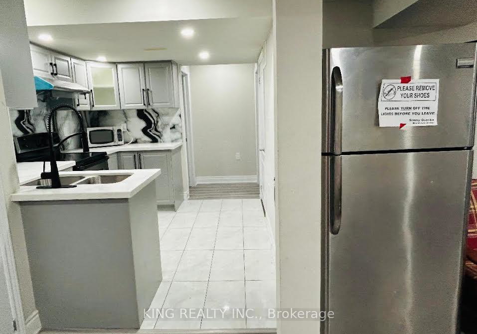 13-black-diamond-crescent-brampton-ontario-w13786710