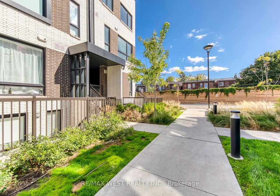 40-ed-clark-gardens-boulevard-toronto-toronto-ontario-w13787204