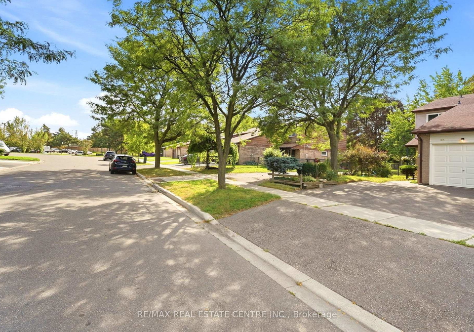 25-scottsdale-court-brampton-ontario-w13787396