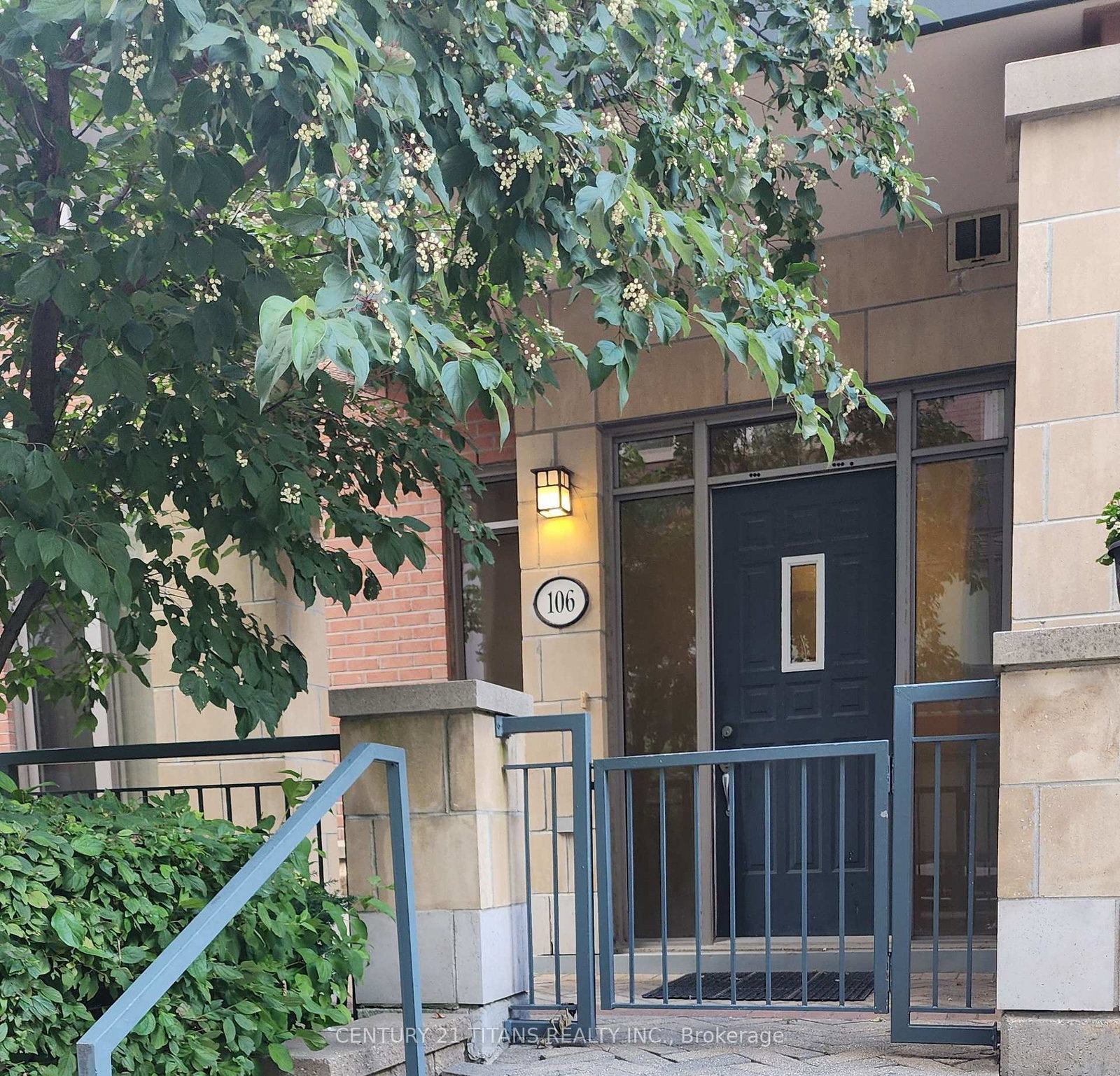 320-city-centre-drive-mississauga-ontario-w13787728