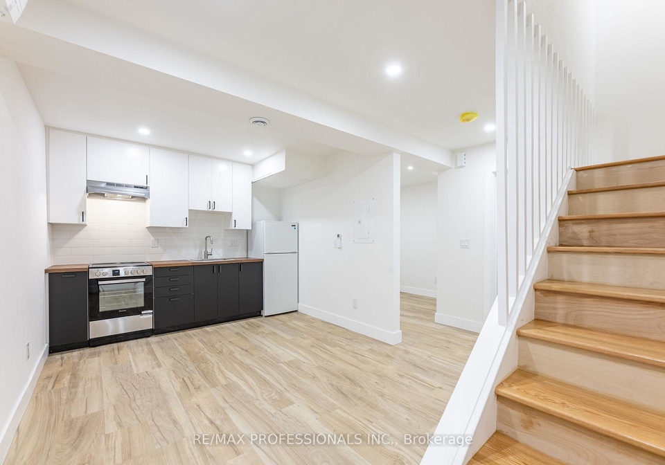130-jane-street-toronto-toronto-ontario-w13787774