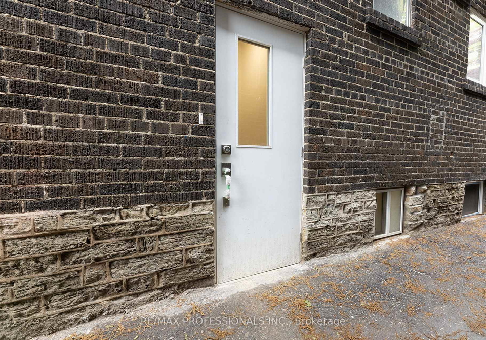 130-jane-street-toronto-toronto-ontario-w13787774