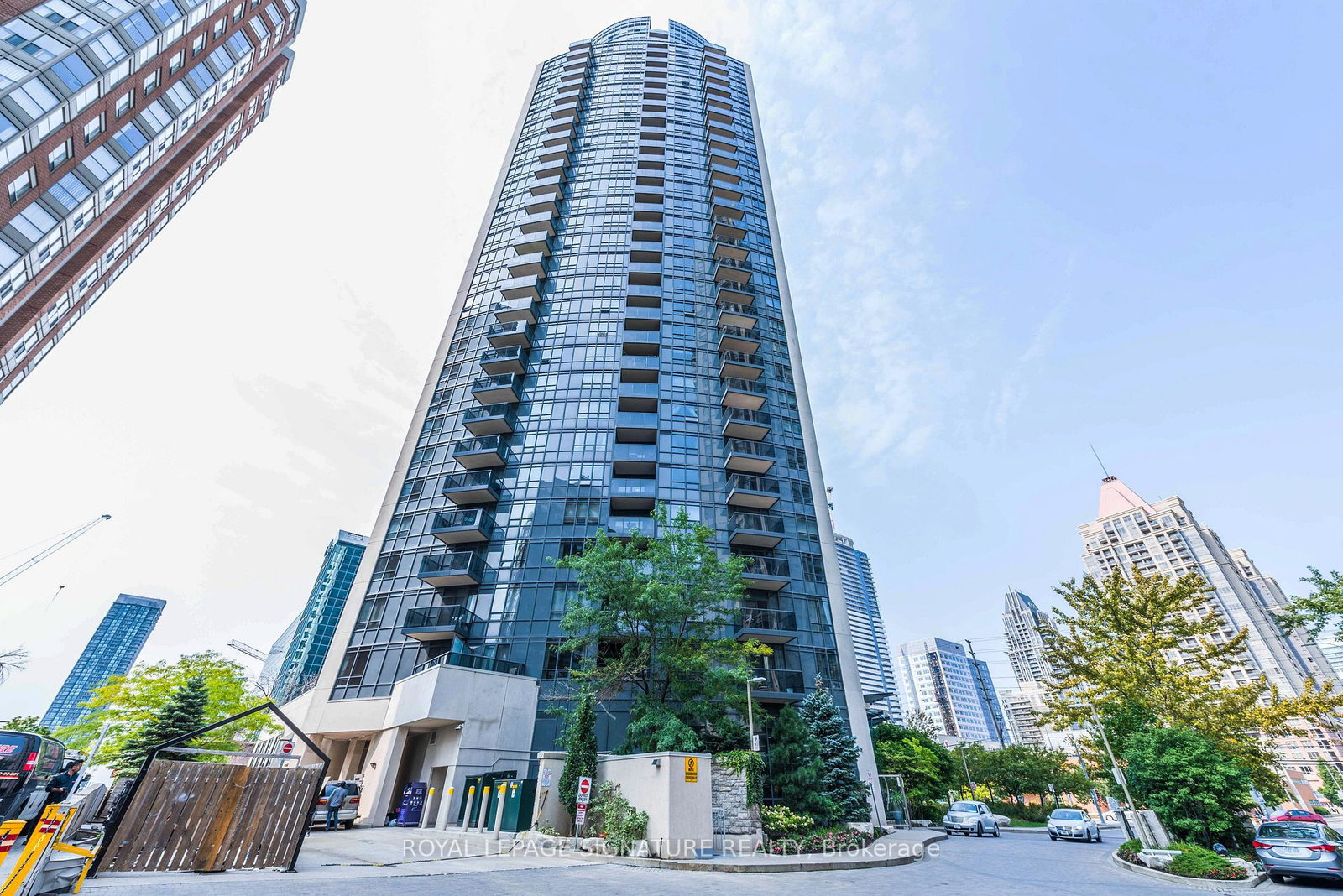 330-burnhamthorpe-road-w-mississauga-ontario-w13788750