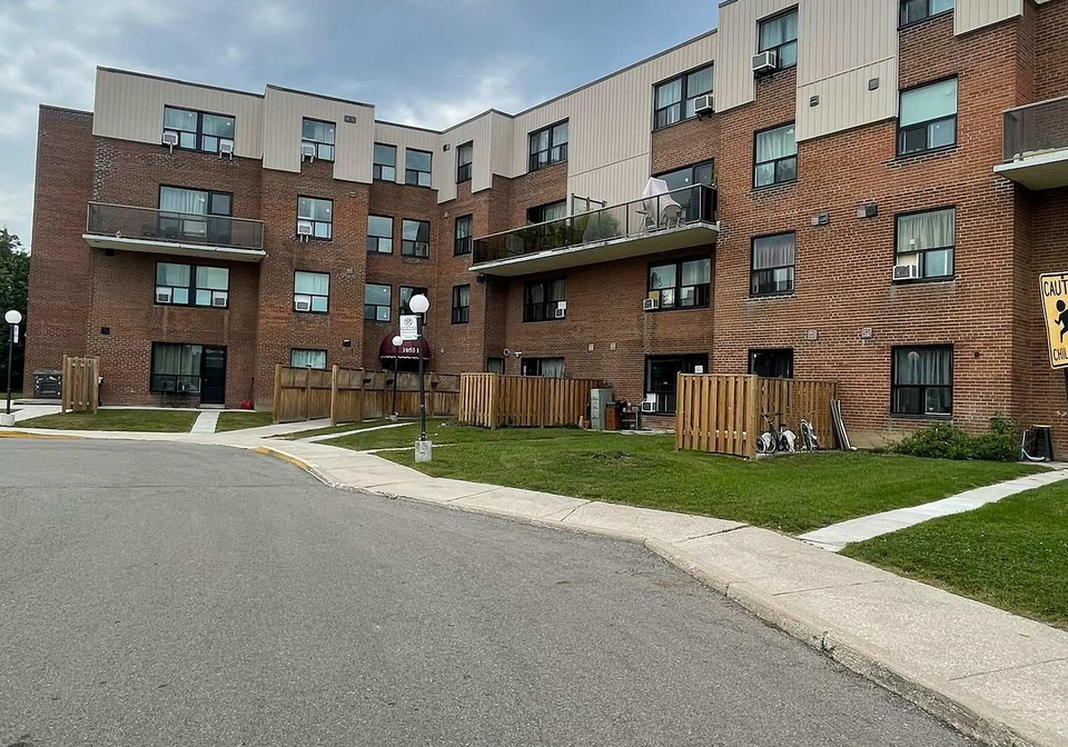 1055b-forestwood-drive-mississauga-ontario-w13789088