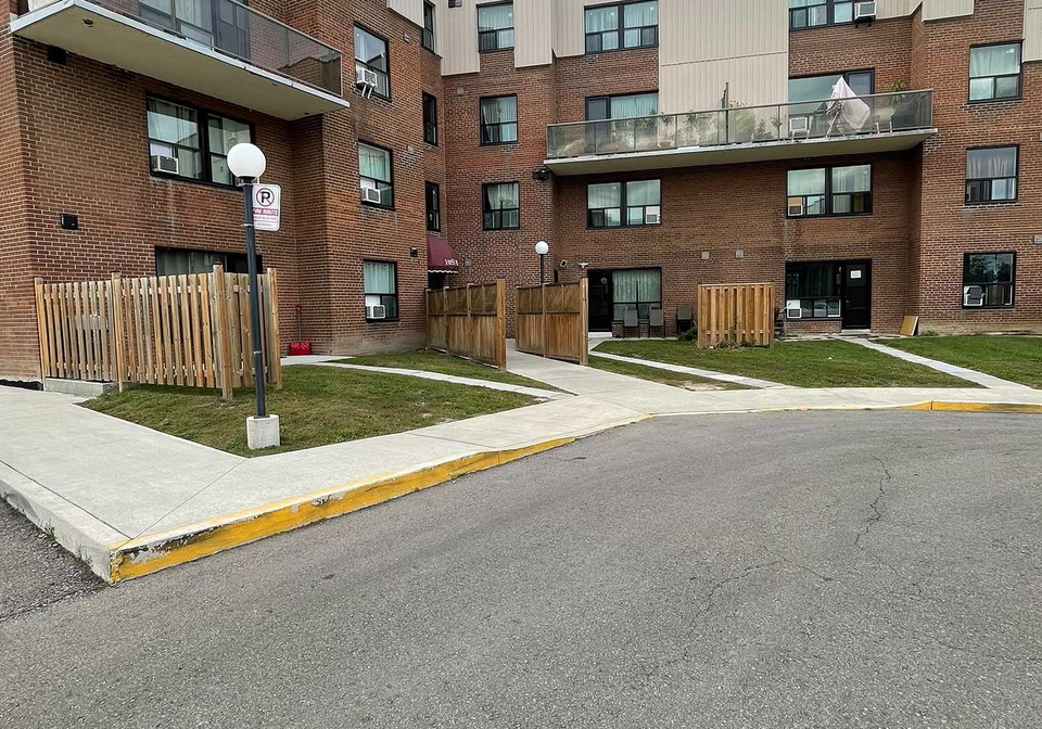 1055b-forestwood-drive-mississauga-ontario-w13789088