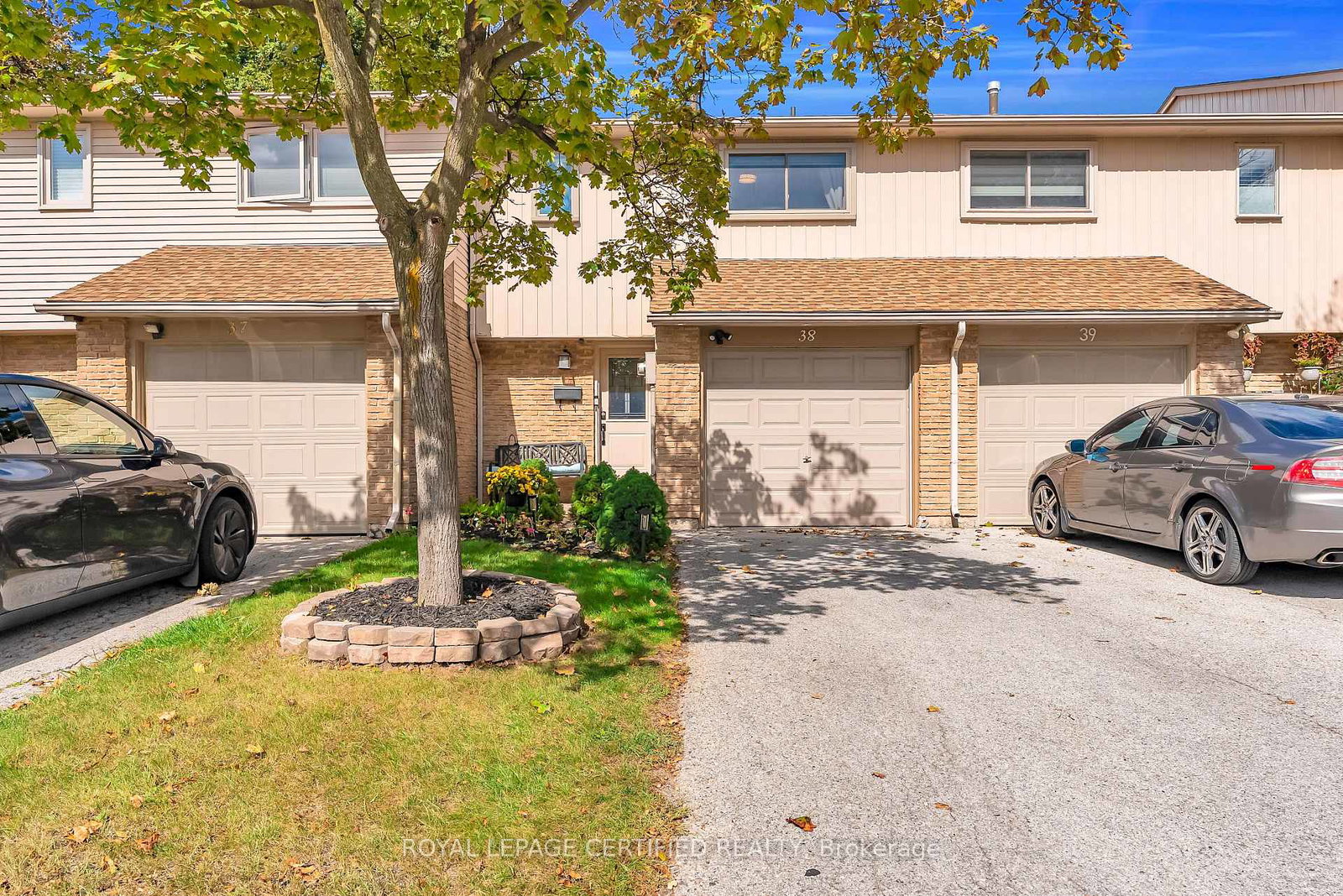 1532-lancaster-drive-oakville-ontario-w13789274