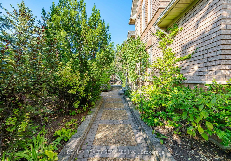 8-riverbank-road-brampton-ontario-w13789744