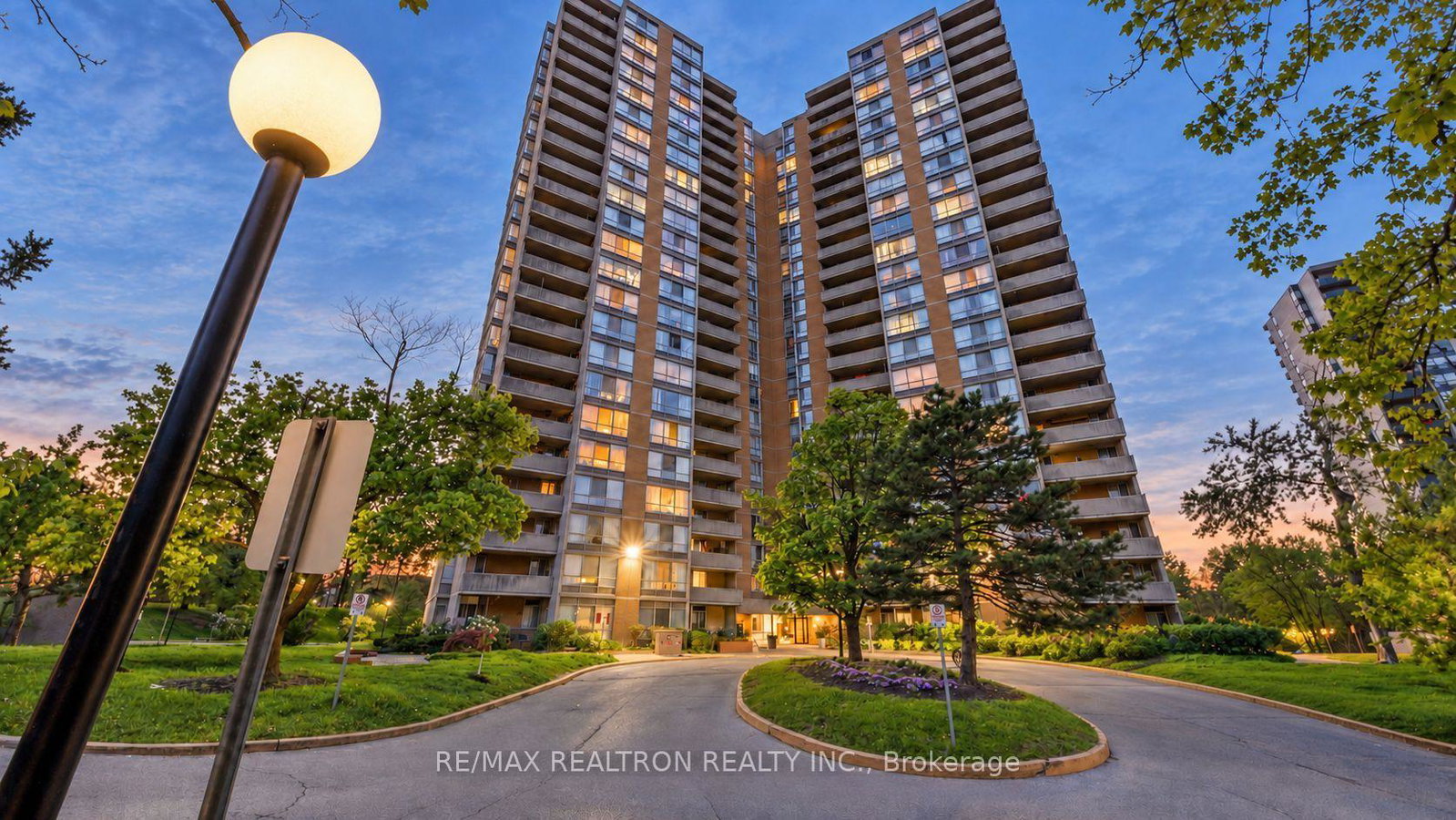 10-martha-eaton-way-toronto-north-york-ontario-w13790020