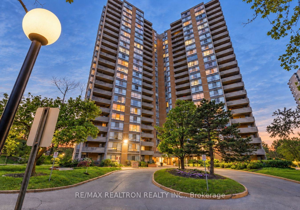10-martha-eaton-way-toronto-north-york-ontario-w13790020