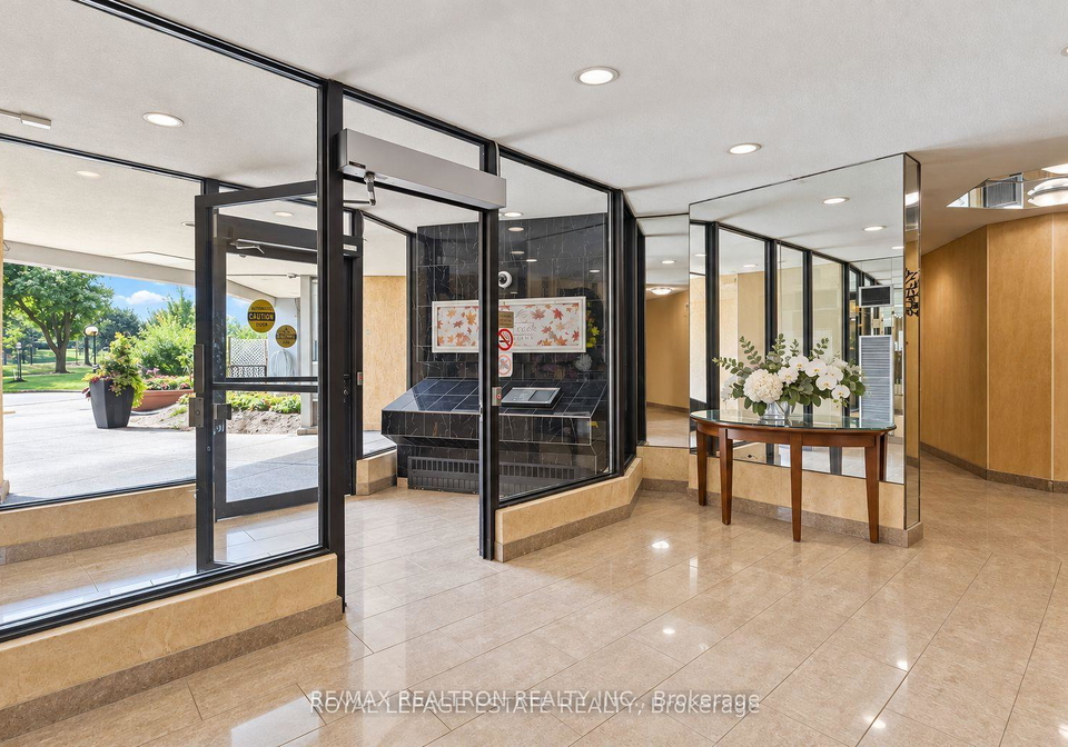10-martha-eaton-way-toronto-north-york-ontario-w13790020