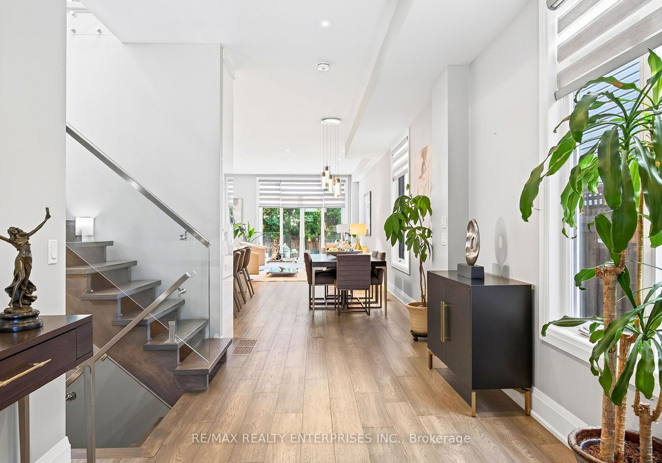 36b-pine-avenue-mississauga-ontario-w13791340