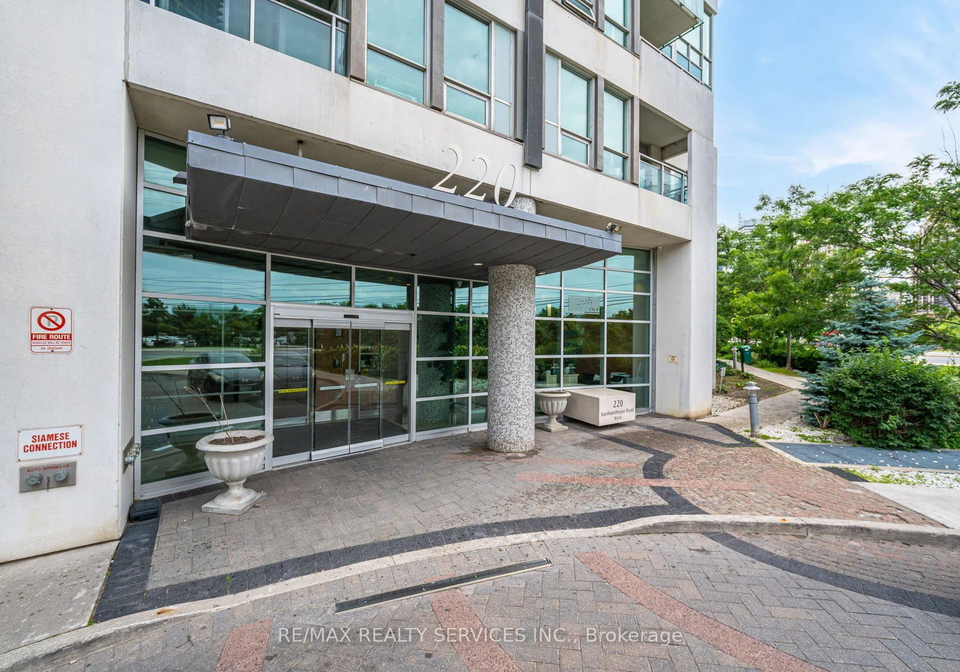 220-burnhamthorpe-road-w-mississauga-ontario-w13792006