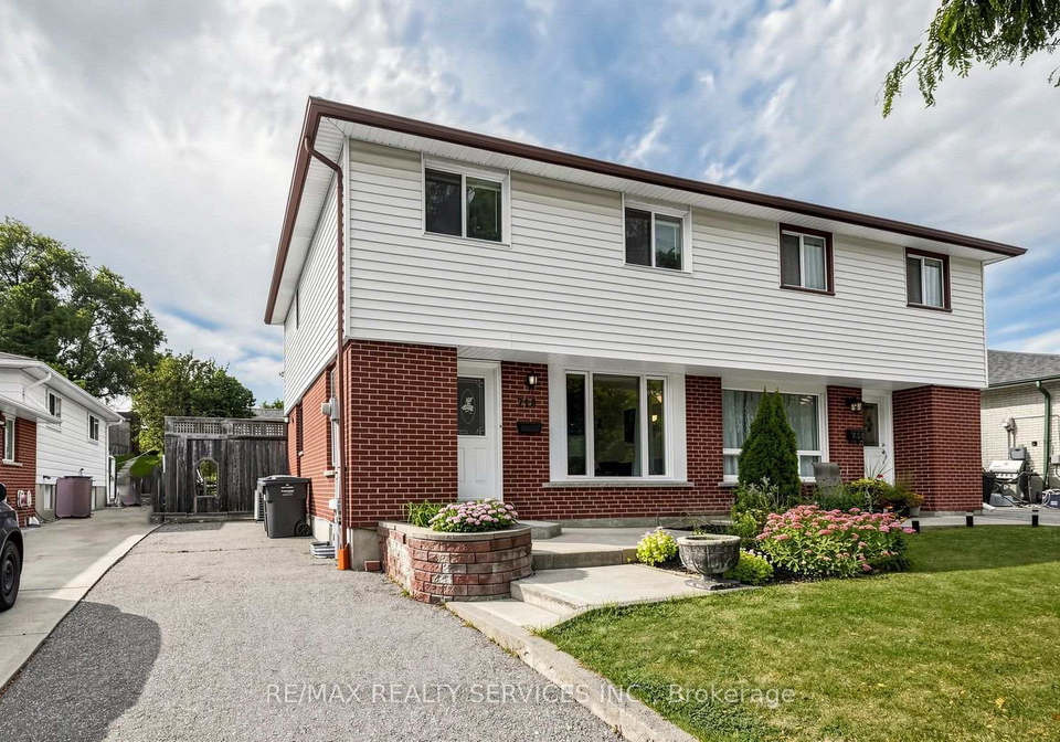 716-eaglemount-crescent-mississauga-ontario-w13792062