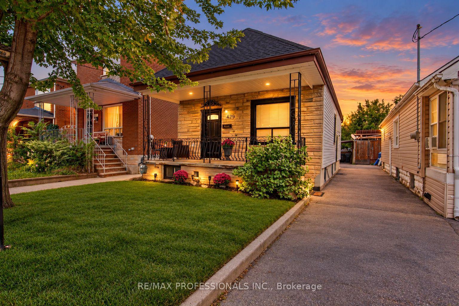 429-gilbert-avenue-toronto-toronto-ontario-w13792192