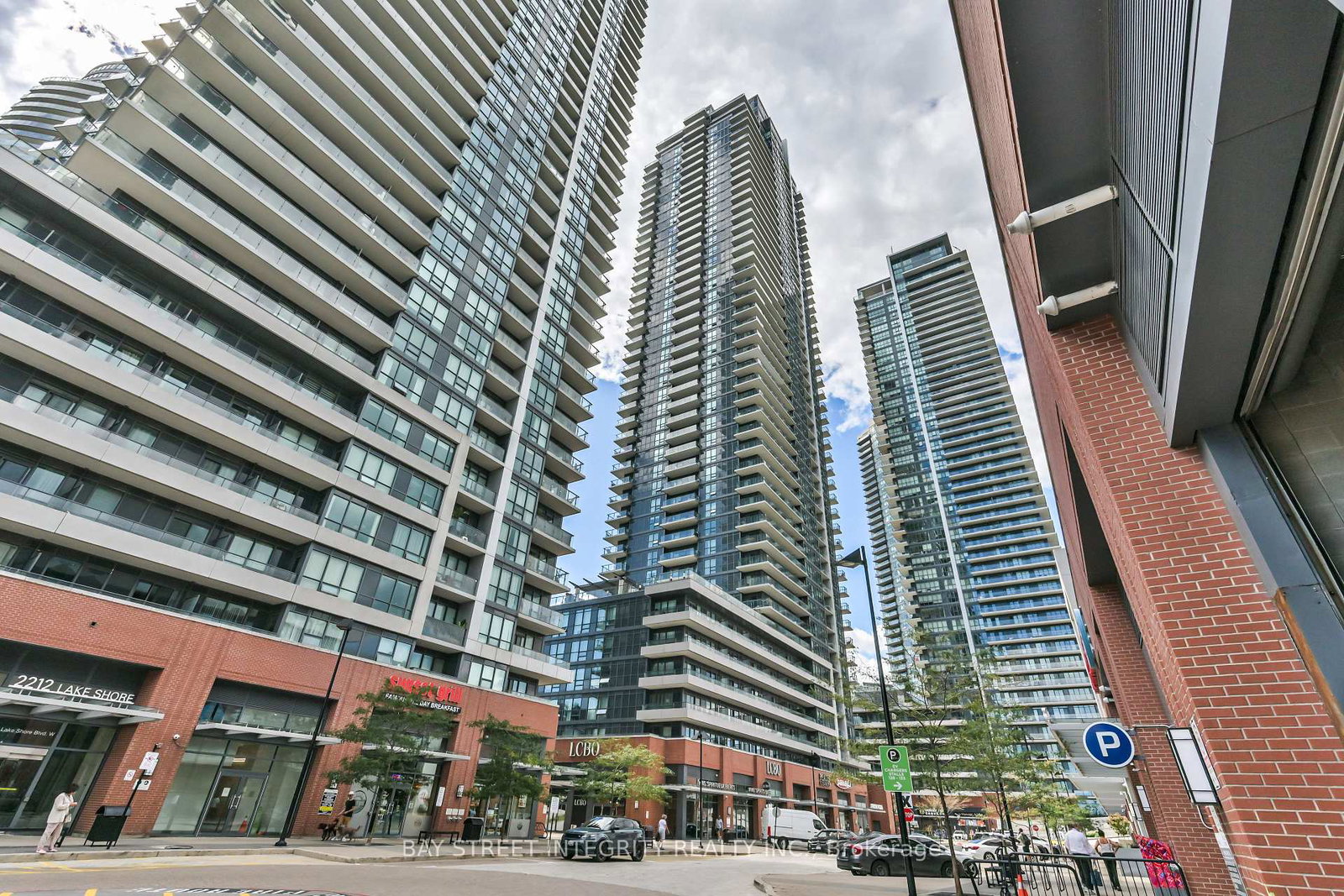 2220-lakeshore-boulevard-w-toronto-etobicoke-ontario-w13792356
