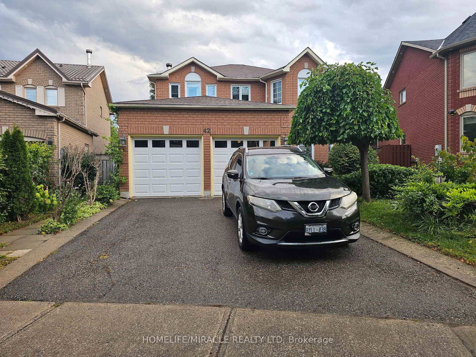 42-porteous-circle-brampton-ontario-w13793888