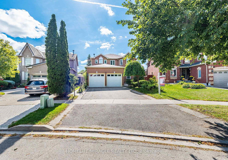 42-porteous-circle-brampton-ontario-w13793888