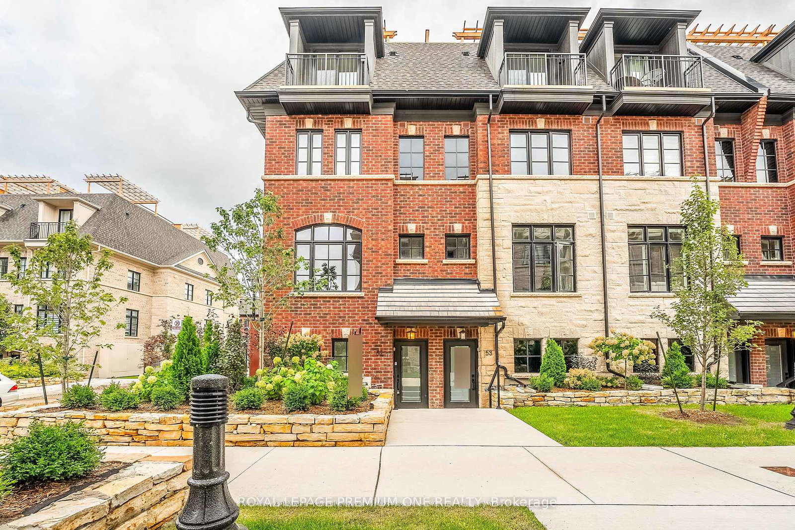 30-lunar-crescent-mississauga-ontario-w13794500