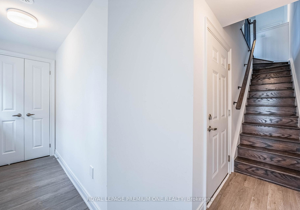 30-lunar-crescent-mississauga-ontario-w13794500