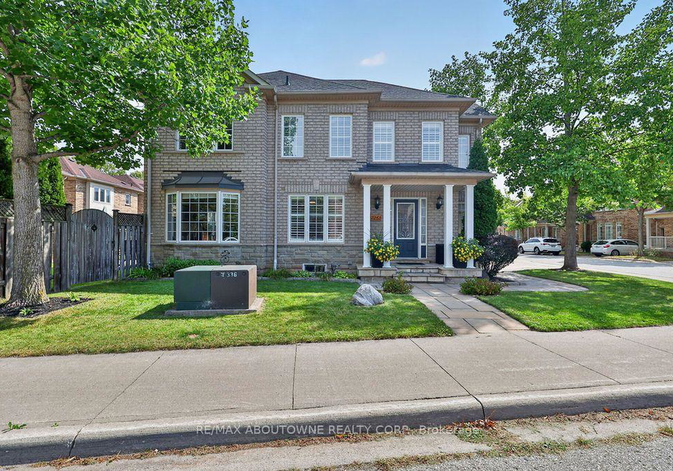 2261-seton-crescent-burlington-ontario-w13795176