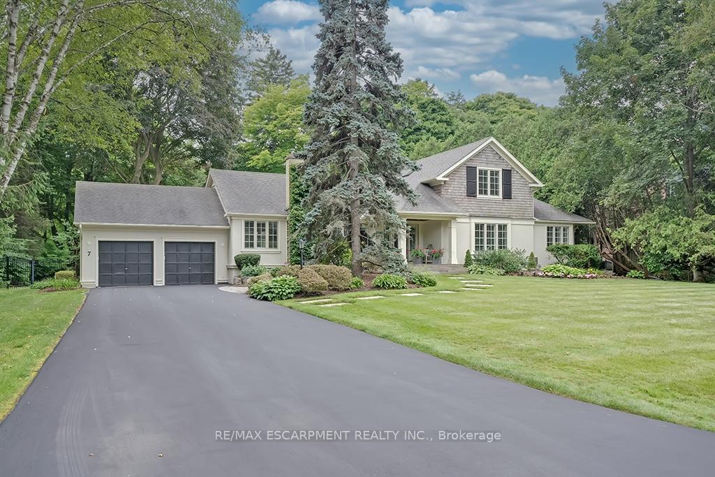 7-colonial-crescent-oakville-ontario-w13795226