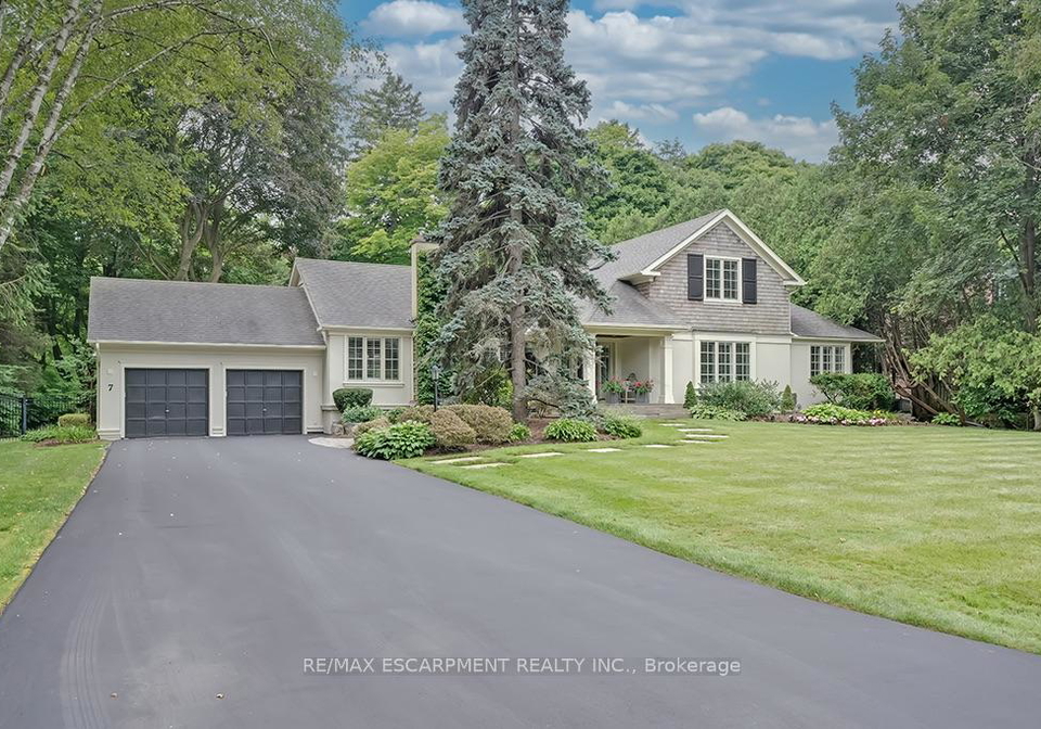 7-colonial-crescent-oakville-ontario-w13795226