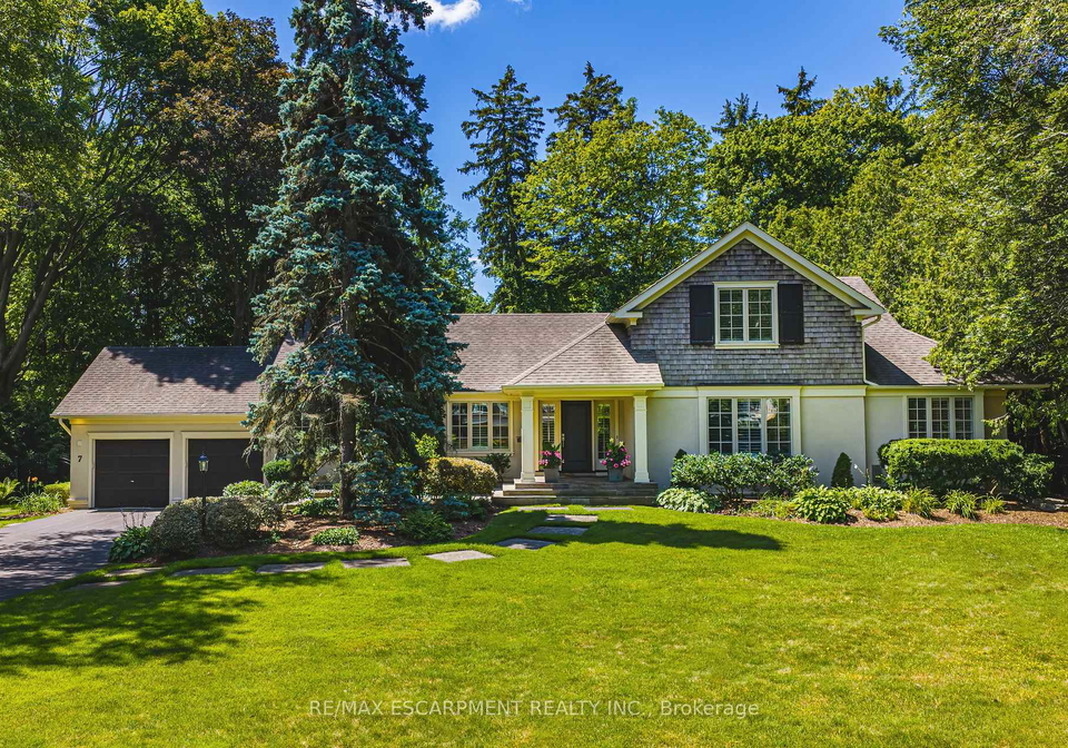 7-colonial-crescent-oakville-ontario-w13795226