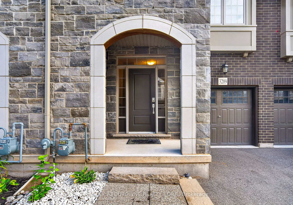 3289-mockingbird-common-oakville-ontario-w13796290