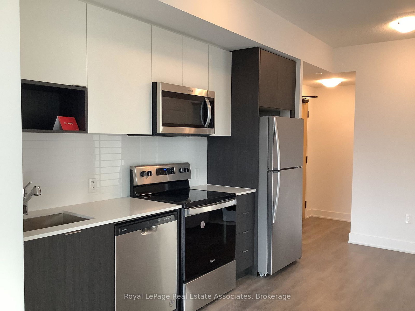 202-burnhamthorpe-road-e-mississauga-ontario-w13796466
