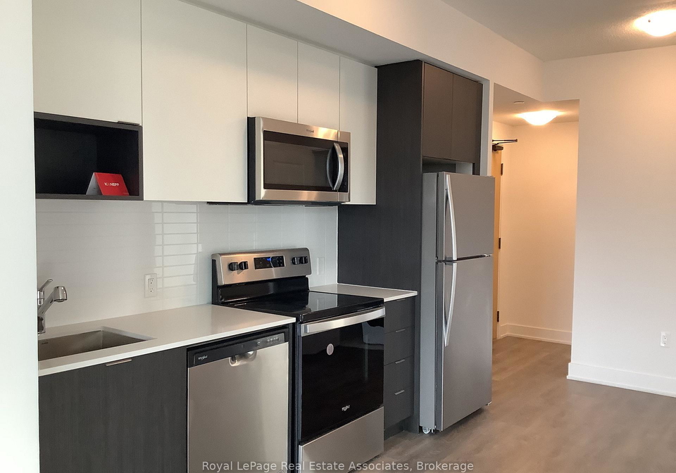 202-burnhamthorpe-road-e-mississauga-ontario-w13796466