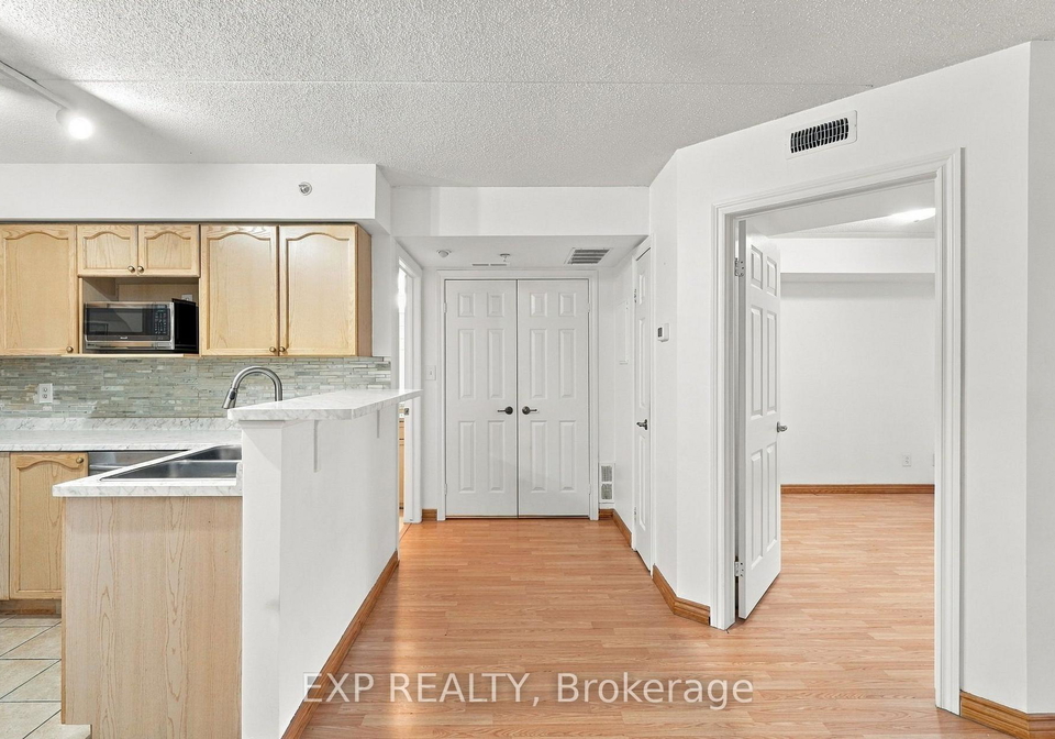 1440-bishops-gate-oakville-ontario-w13796558