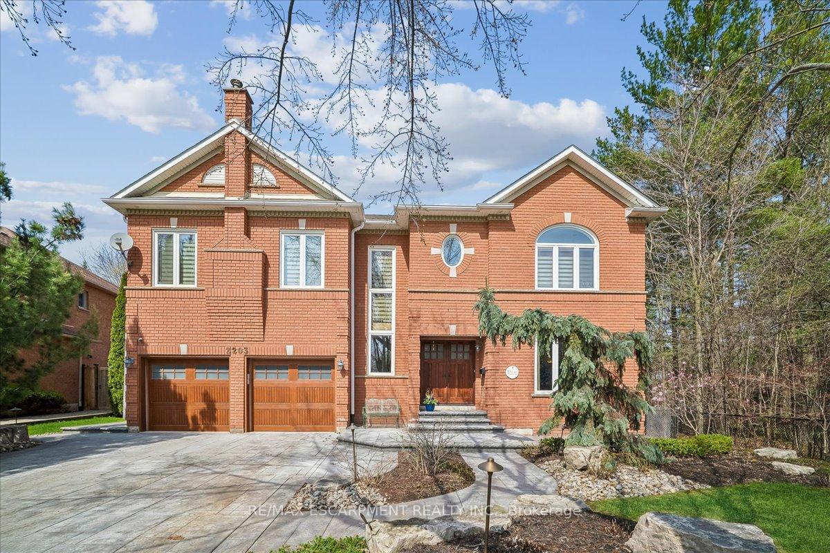 2203-winding-woods-drive-oakville-ontario-w13797086