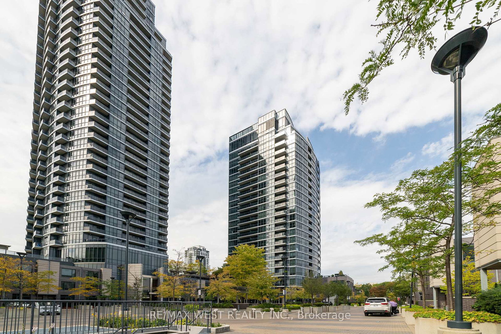 1-valhalla-inn-road-toronto-etobicoke-ontario-w13797142