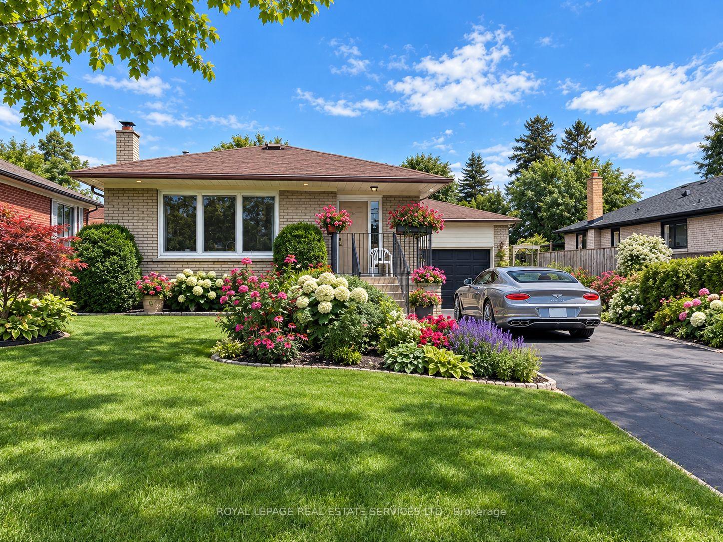 305-queen-mary-drive-oakville-ontario-w13797664