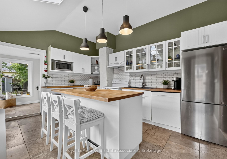 15-charles-street-halton-hills-ontario-w13798176