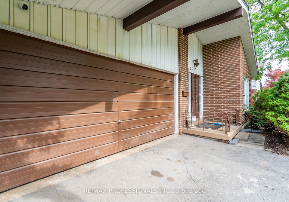 925-runningbrook-drive-mississauga-ontario-w13798300