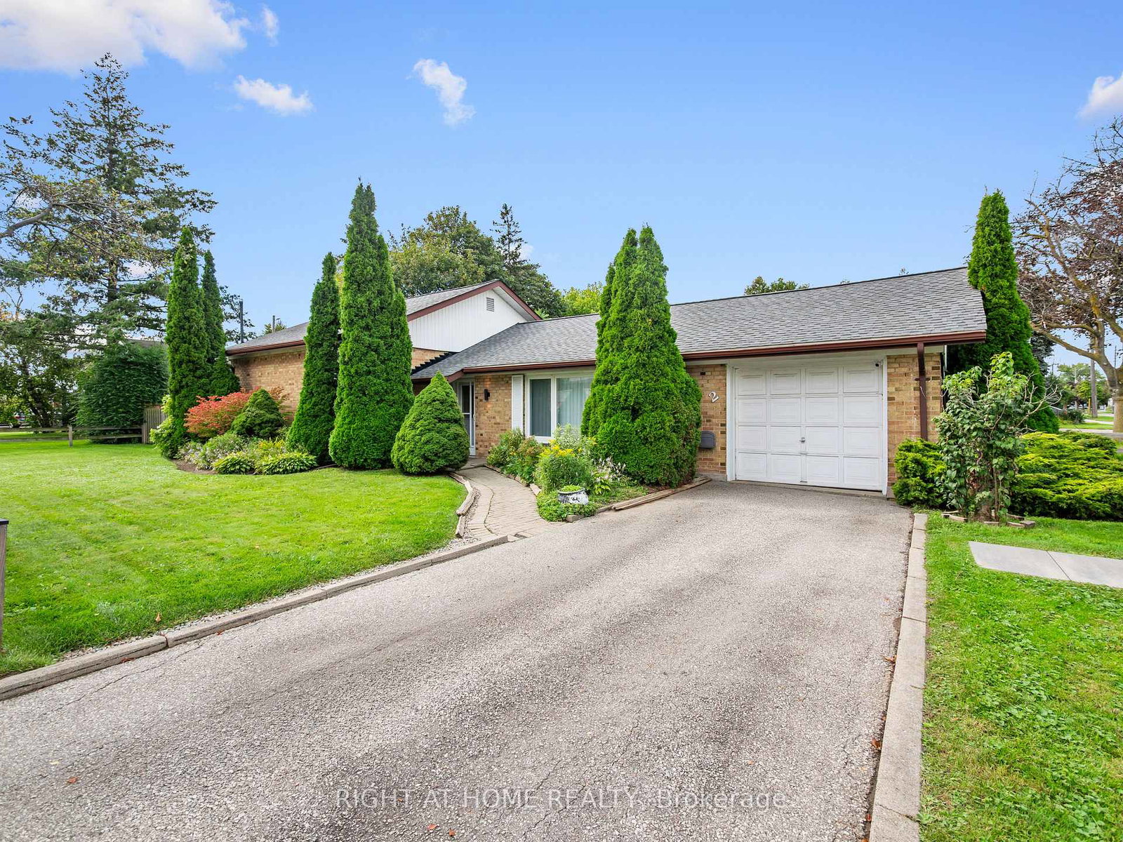 2-leavenworth-crescent-toronto-etobicoke-ontario-w13798542