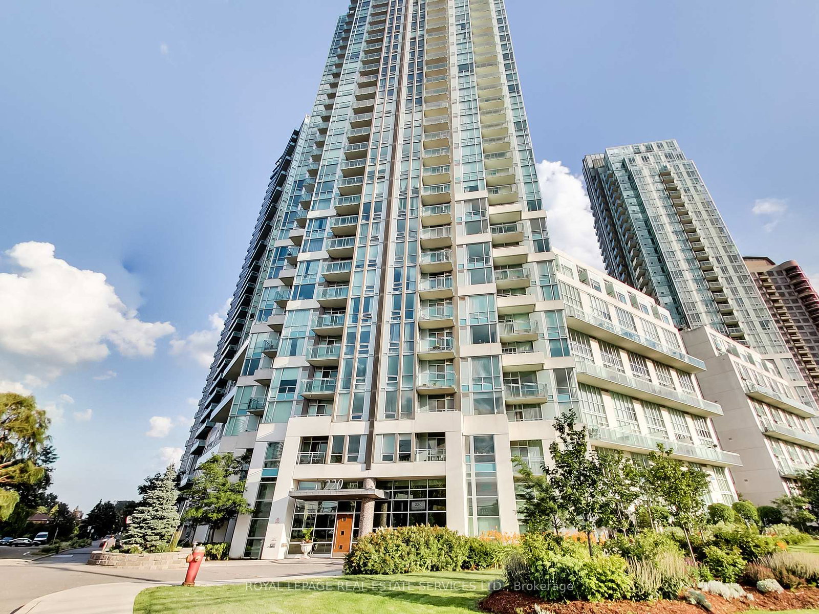 220-burnhamthorpe-road-w-mississauga-ontario-w13798928