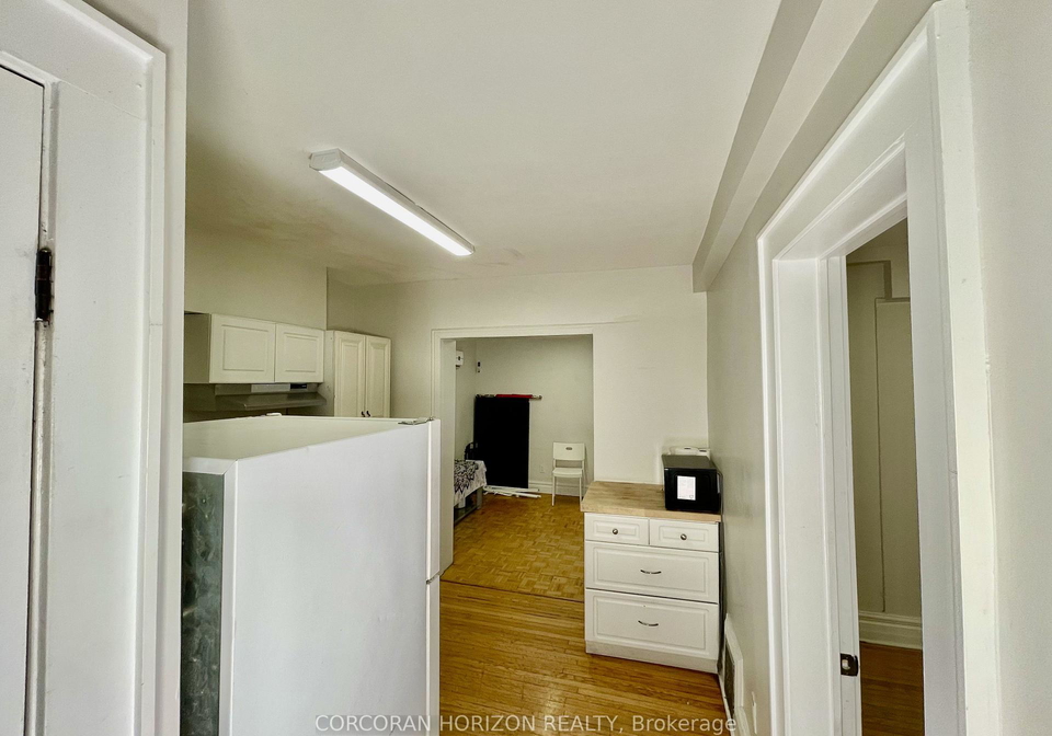 2257-dundas-street-w-toronto-toronto-ontario-w13799058