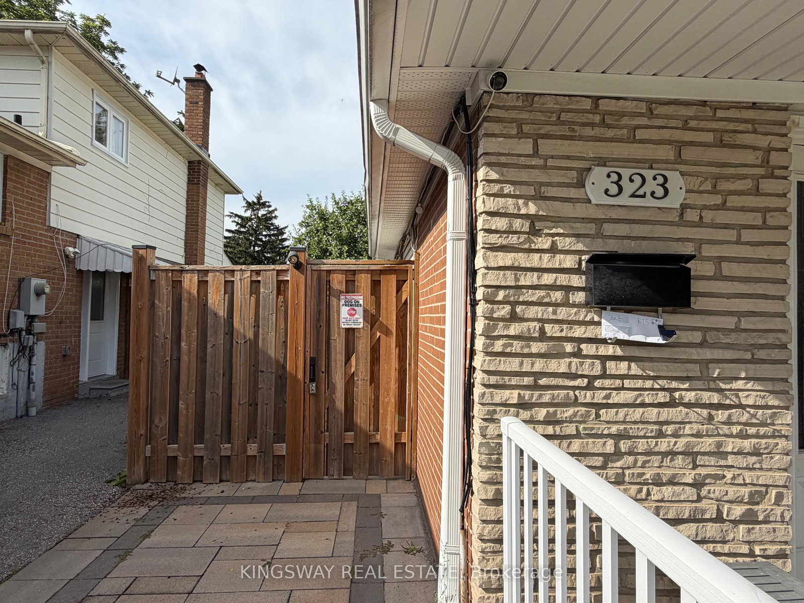 323-montego-rd-road-mississauga-ontario-w13799528